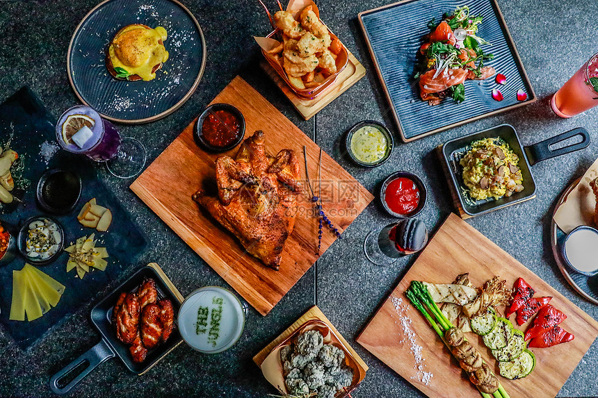 云业务增长32%!谷歌(GOOGL.US)计划850亿美元AI基础设施投资 预告2026年支出将进一步增加